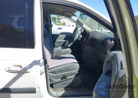 2006 Chrysler Town & Country from USA, damaged, VIN 1A4GP45R46B643077